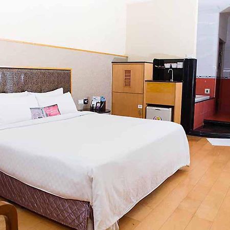 Royal Group Motel Chien Kuo Branch Kaohsiung Eksteriør bilde